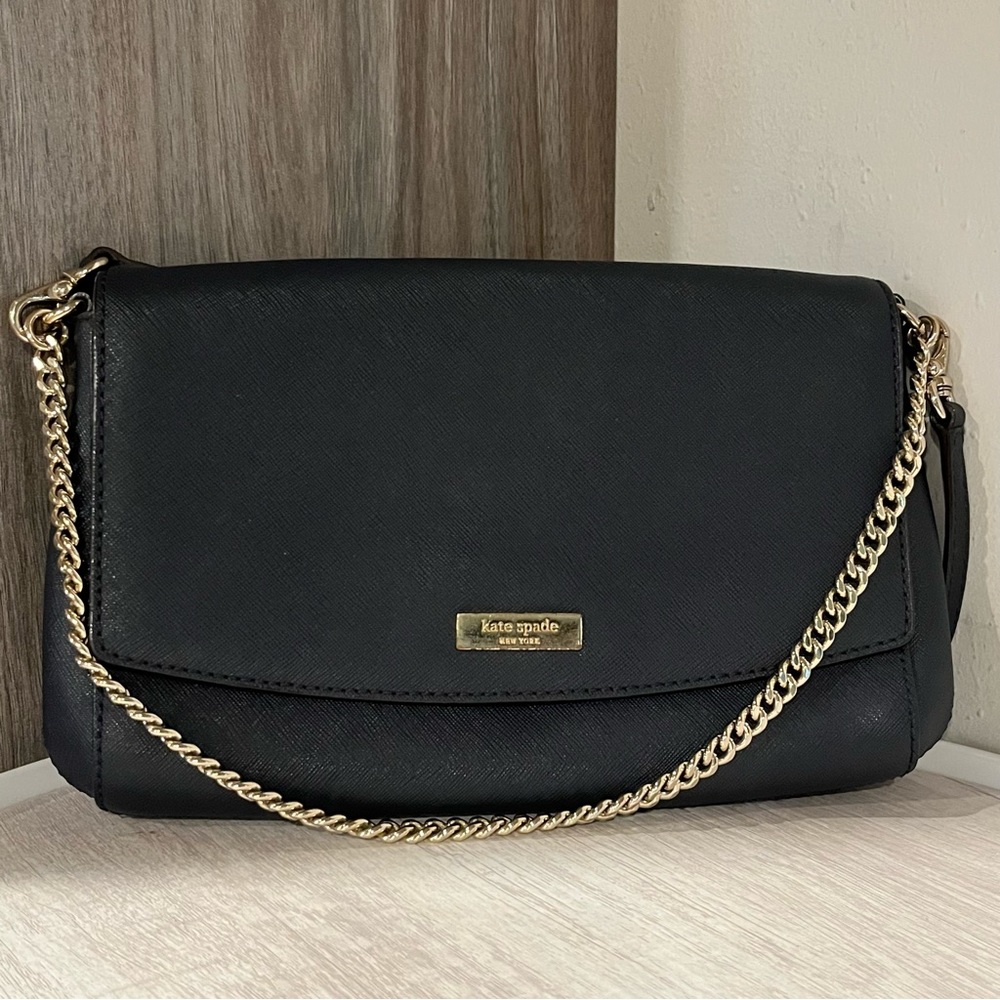Kate Spade Clutch with Detachable
Crossbody Strap